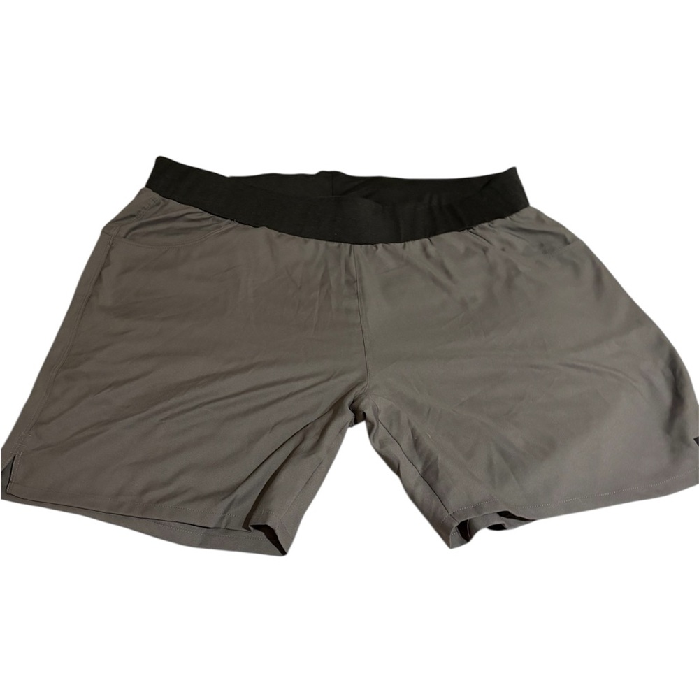 Unisex Athletic Shorts in Gray with pockets & pink drawstring. Size XL & NWOT!
